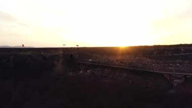 Günbatımı üzerinde Ortaçağ Kalesi Ovech yakın Provadia, Bulgaristan 