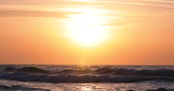 Wunderschöner Sonnenaufgang Über Dem Meer Video — Stockvideo