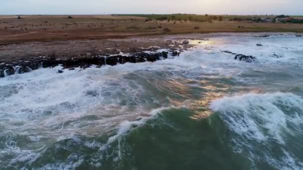 Vista Aérea Drone Costa Rochosa Com Ondas Queda Fundo Marinho — Vídeo de Stock