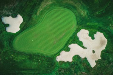 Lüks resort hava dron görünümünde Golf Sahası.