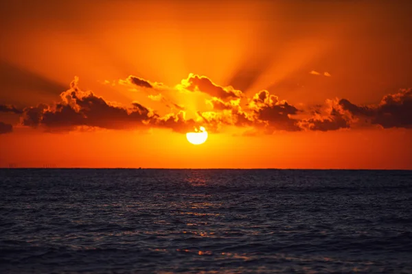 Hermoso Paisaje Nublado Sobre Mar Amanecer Sho —  Fotos de Stock