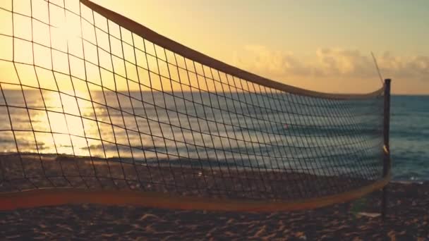 Volleybalnet Prachtige Zonsopgang Het Strand — Stockvideo