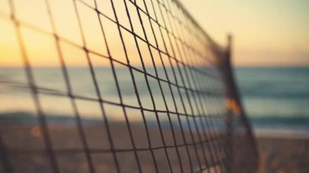 Volleyballnetz Und Schöner Sonnenaufgang Strand — Stockvideo