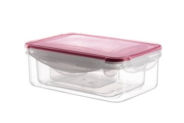 Beyaz arka plan üzerinde izole plastik gıda saklama kapları.