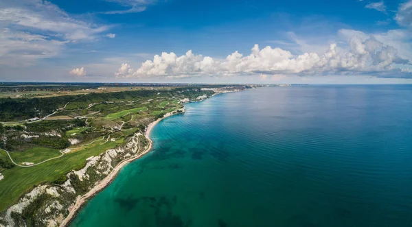 Vedere Aeriană Unui Teren Golf Lângă Stânci Marea Neagră Terenuri — Fotografie, imagine de stoc