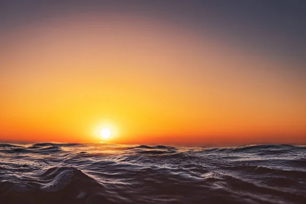 Zlatý Východ Slunce Nad Mořské Vlny Obraz Hdr — Stock fotografie
