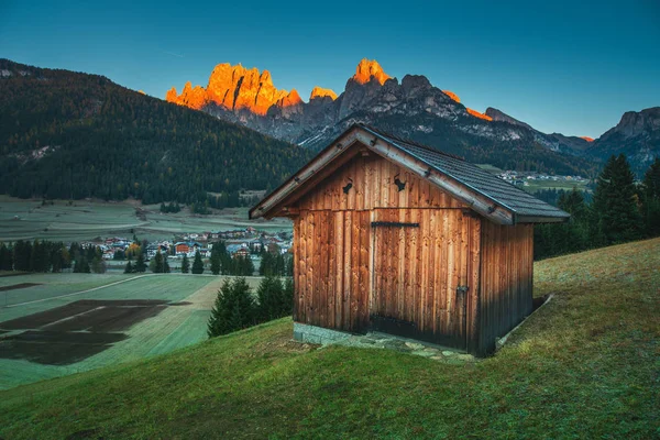 ドロミテのベースに山小屋 — ストック写真