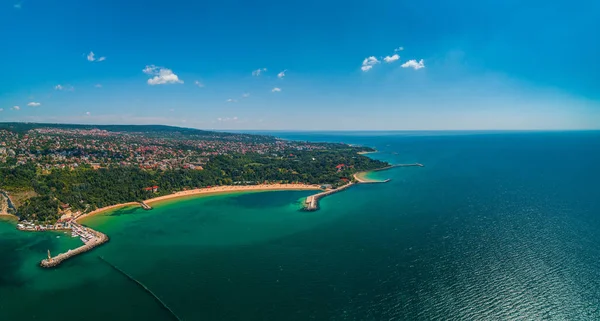 在保加利亚瓦尔纳附近美丽的黑海海岸鸟瞰图 — 图库照片