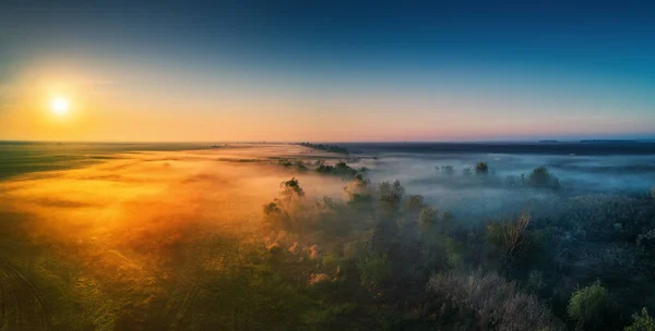 Luftaufnahme Der Autobahn Mit Wald Und Feldern Nebel — Stockfoto