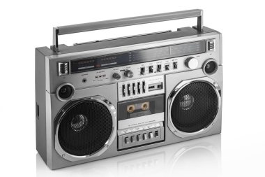 Retro getto blaster üzerinde beyaz izole.
