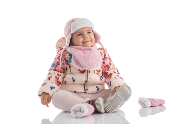 Ritratto Bambina Felice Con Cappello Invernale Rosa Cappotto Morbido Isolato — Foto Stock