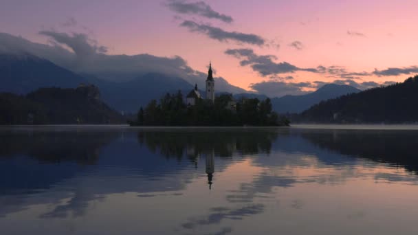 Lago Bled Con Iglesia Santa María Asunción Pequeña Isla Bled — Vídeos de Stock