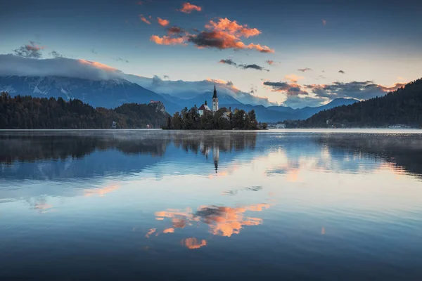 Lago Bled Con Iglesia Santa María Asunción Pequeña Isla Bled — Foto de Stock