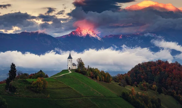 Jamnik Eslovenia Vista Panorámica Del Arco Iris Sobre Iglesia San — Foto de Stock