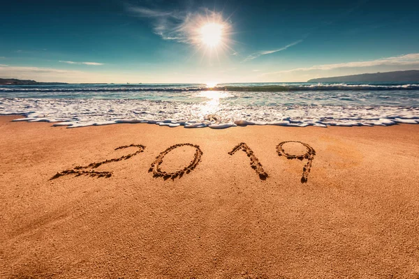 Feliz Ano Novo 2019 Conceito Letras Praia Nascente Mar — Fotografia de Stock