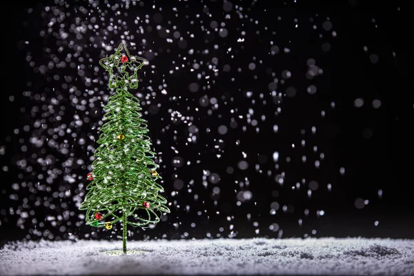 Kerstboom Sneeuwvlokken Sneeuw Feestelijke Achtergrond — Stockfoto