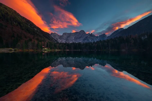 Julian Alps Lake Fusine Talya Için Dağ Gölü Panoraması — Stok fotoğraf