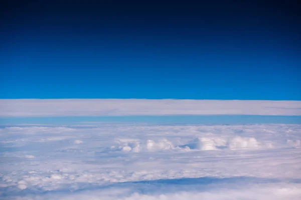 Летят Над Облаками Вид Самолета — стоковое фото