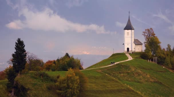 Jamnik Slovenien Panoramautsikt Över Kyrka Primoz Slovenien Nära Jamnik Med — Stockvideo