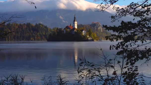 Jezioro Bled Słowenia Marys Kościół Wniebowzięcia Nmp Małej Wyspie Wideo — Wideo stockowe