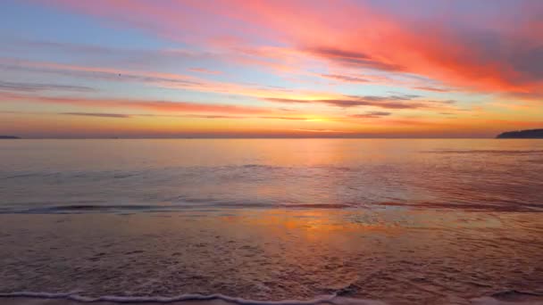 Tropical Island Beautiful Sunrise Ocean Lovely Colorful Clouds — Stock Video