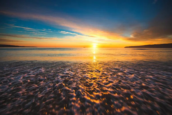 Beautiful Sunrise Sea Waves Washing Sandy Beach — Stock Photo, Image