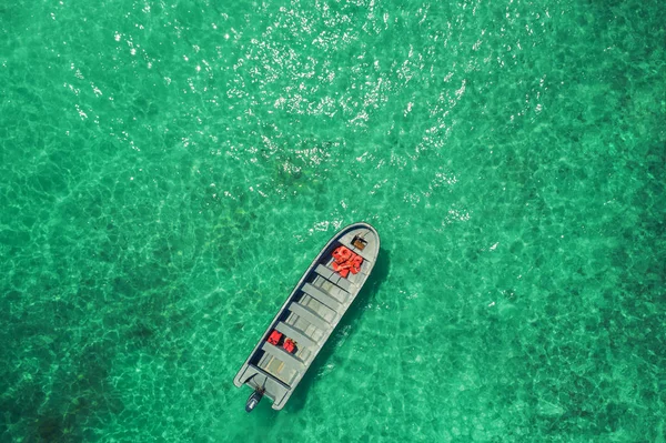 Das Boot Ankert Neben Dem Riff Luftaufnahme Von Motorboot Karibischem — Stockfoto