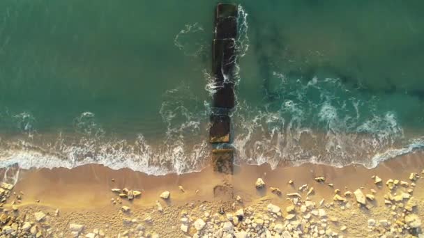 Soluppgången Över Havet Och Stranden Havsvågor Dans Aerial Drönarvy — Stockvideo