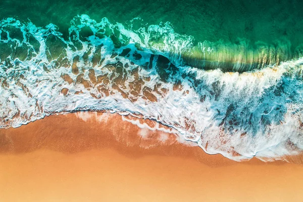 Veduta Aerea Delle Onde Del Mare Della Spiaggia Sabbiosa — Foto Stock