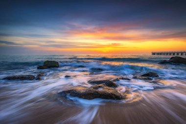 Sunrise beach üzerinde