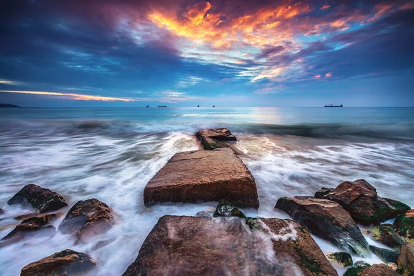 Sunrise over the beach — Stock Photo, Image