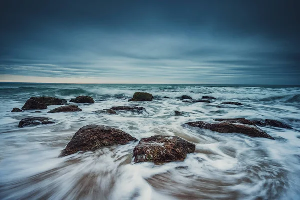 Cloudy sunrise over the beach — Stock Photo, Image