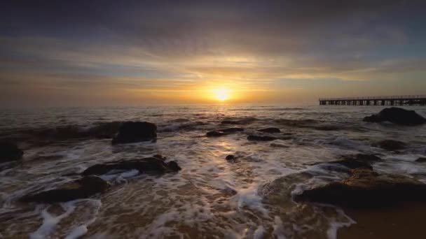 Salida Del Sol Sobre Mar Playa Ondas Lavando Arena — Vídeos de Stock