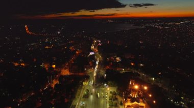 Şehir ve deniz göl üzerinde gün batımı. Varna, Bulgaristan ve varsayım Katedrali havadan görünümü