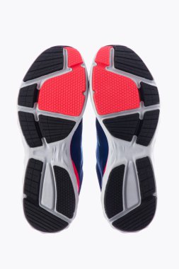 Spor ayakkabı çalışan beyaz arka plan üzerinde izole