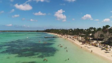 Punta Cana, Dominik Cumhuriyeti. Egzotik plaj, Tropikal tatil, mutlu insanlar.