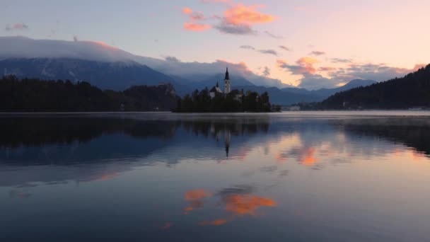 Lake Bled Met Marys Church Van Veronderstelling Het Kleine Eiland — Stockvideo