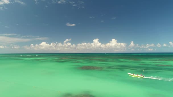 Zeil Speedboot Turquoise Caribische Zee Vakantie Dominicaanse Republiek — Stockvideo