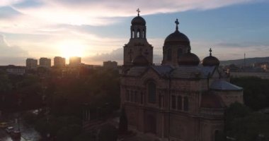 Varna, Bulgaristan'daki Varsayım Katedrali'nin havadan görünümü. Güzel şehir.