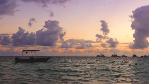 Sonnenaufgang Goldenen Meer Und Boote Der Karibik Punta Cana Dominikanische — Stockvideo