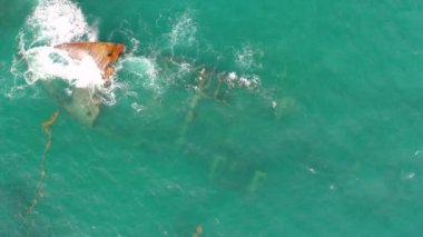 Karayip Denizi, Cruise veya sanayi gemisi kazasında tekne çöküyor. Punta Cana Plajı yakınında gemi batığı