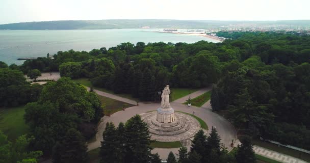 Varna Bulgarien Utsikt Över Havet Garden Park Med Gränder Bänkar — Stockvideo