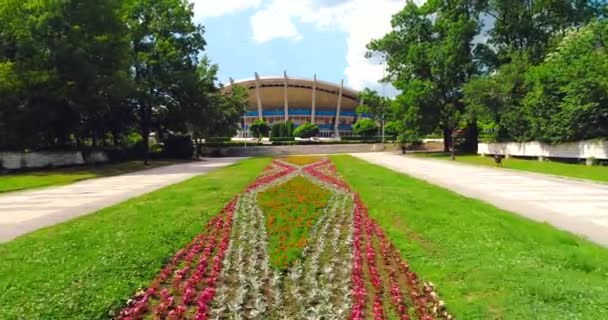 Видом Море Варна Парк Моря Болгарії Квітами Палацом Культури Спорту — стокове відео