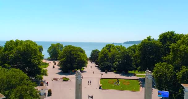Çiçekli Varna Bulgaristan Deniz Bahçesi Parkının Havadan Görünümü Kültür Spor — Stok video