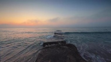 Deniz gündoğumu ve egzotik cennet ada plaj. Punta Cana, Dominik Cumhuriyeti