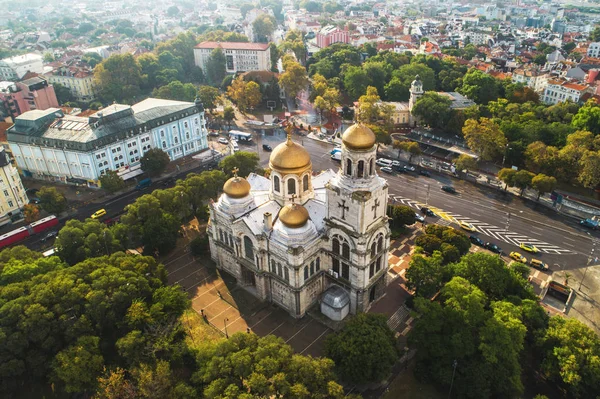 Katedralen i antagandet i Varna, Flygfoto — Stockfoto