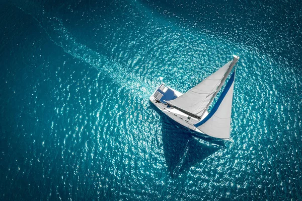 Regatta sailing ship yachts with white sails at opened sea. Aeri — Stock Photo, Image