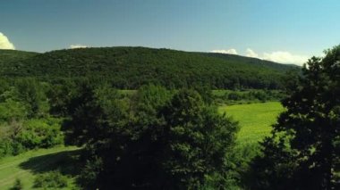 Bulgaristan, Avrupa'da güzel vadide bağ satırları ve tarım alanları