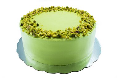 Meyveli krema ve antep fıstığı fındık ile süslenmiş, izole ile Kek