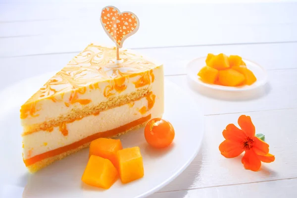 Torta di mousse con purea di mango e crema — Foto Stock